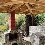 Pensiune To της λίμνης 2 Kalývia Fylaktís