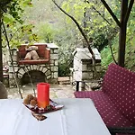 To της λίμνης 2