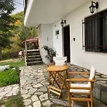 To της λίμνης 2 3*