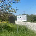 To της λίμνης 2 3* Kalývia Fylaktís