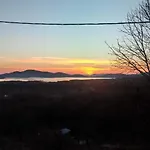 To της λίμνης 2 Gæstehus 3*