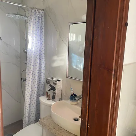 Casa de hóspedes To της λίμνης 2 3*