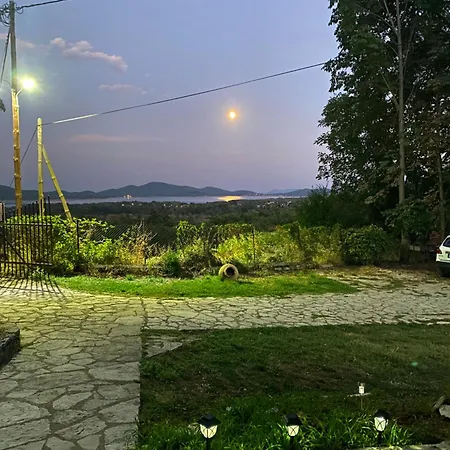 To της λίμνης 2 Casa de hóspedes 3*