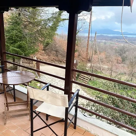 Casa de hóspedes To της λίμνης 2 3*