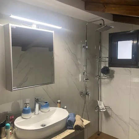 To της λίμνης 2 Casa de hóspedes