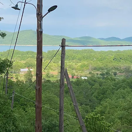 To της λίμνης 2 3*