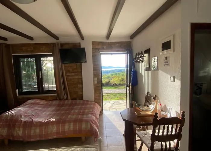 To της λίμνης 2 بيت ضيافة