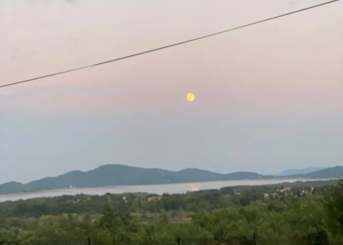 To της λίμνης 2 بيت ضيافة Kalývia Fylaktís