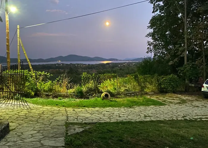 To της λίμνης 2