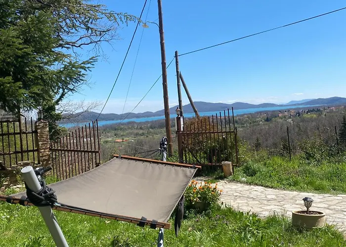 To της λίμνης 2 Kalývia Fylaktís