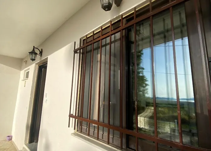 To της λίμνης 2 بيت ضيافة