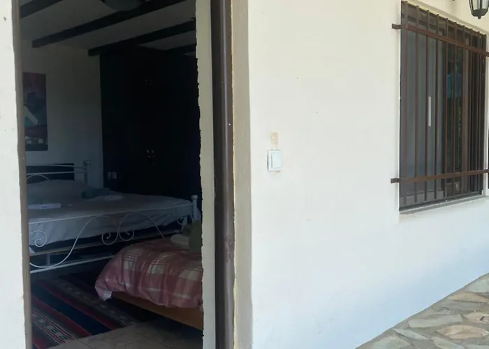 To της λίμνης 2 Kalývia Fylaktís