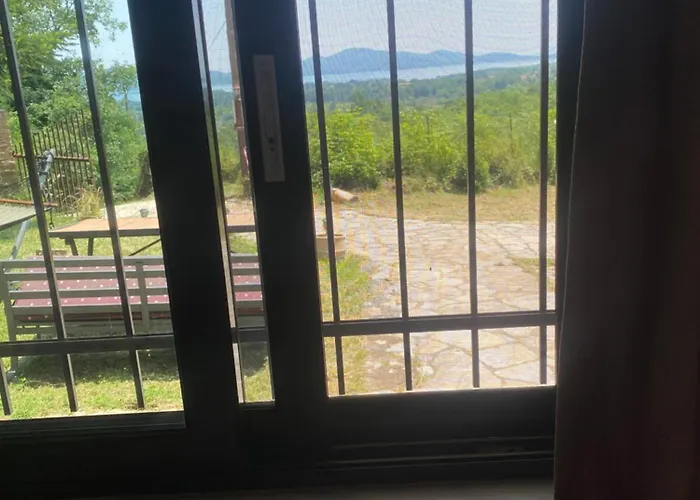 To της λίμνης 2 3*